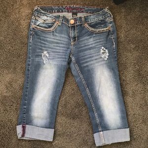 Cropped jeans 👖 w/ tribal detailing.